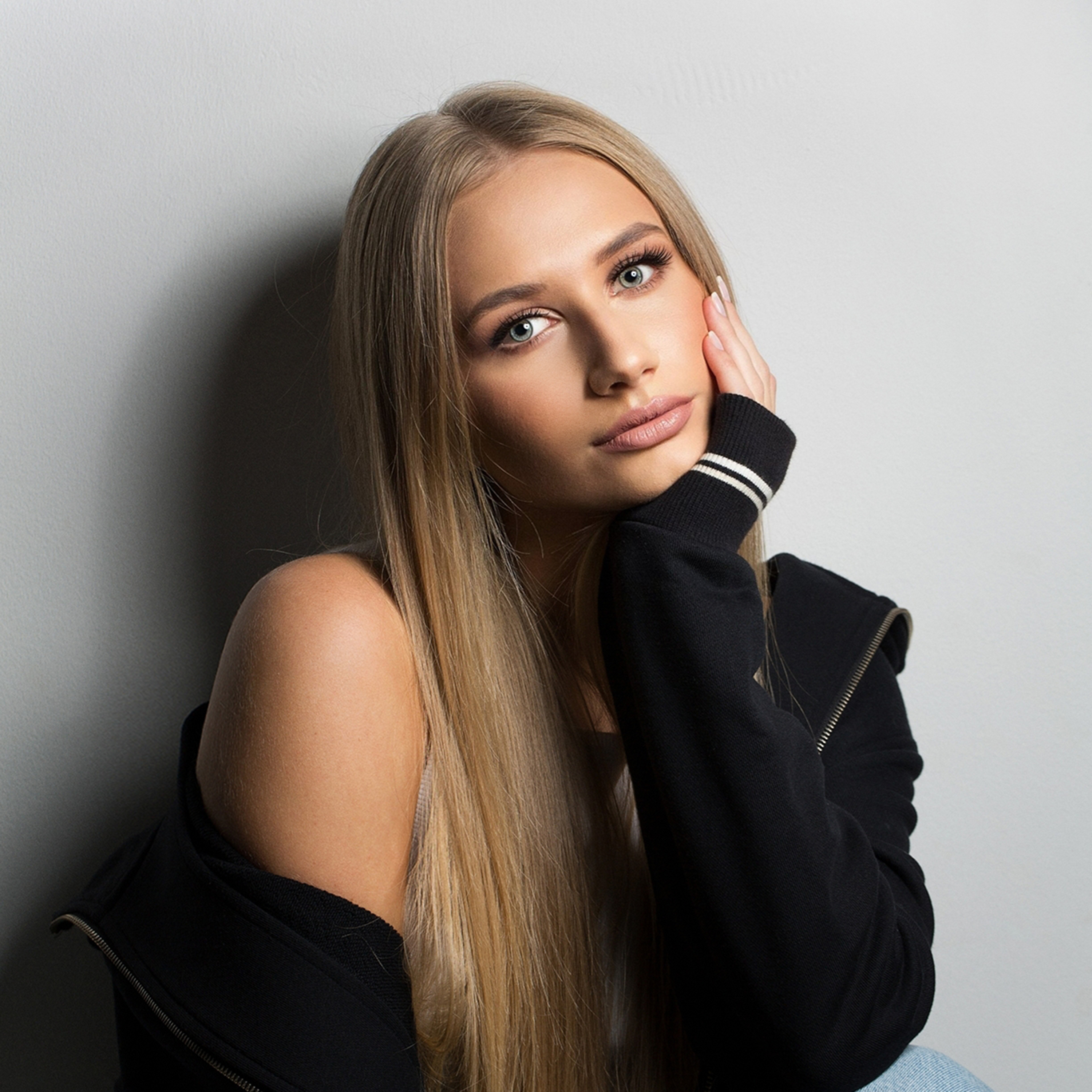 АРИНА Певица